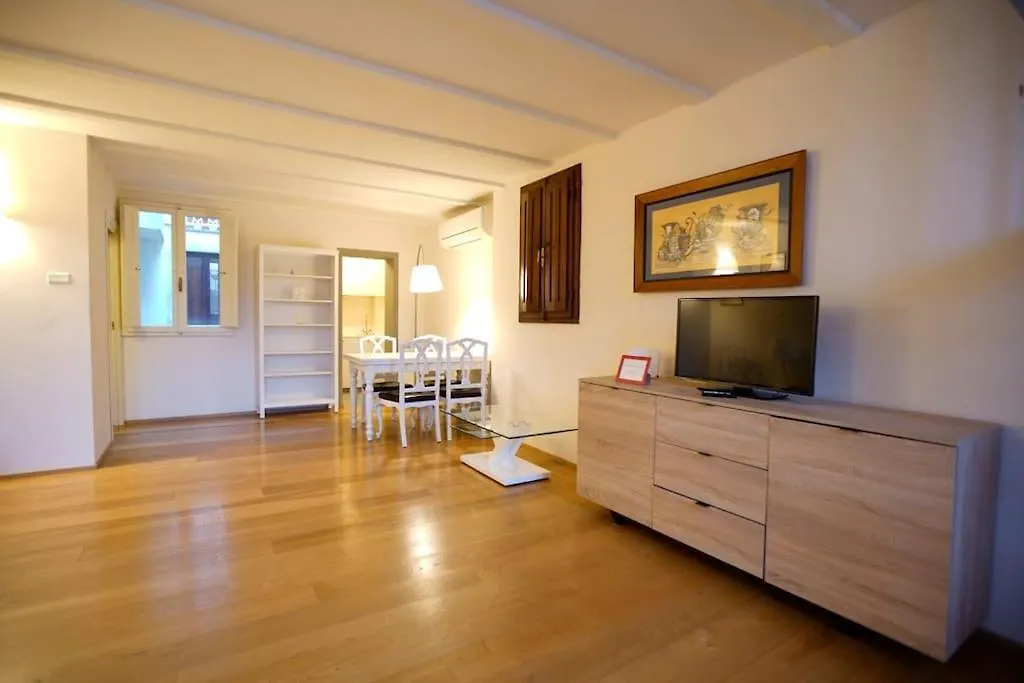 Ampio Bilocale Centralissimo, Firenze 0*, Floransa İtalya